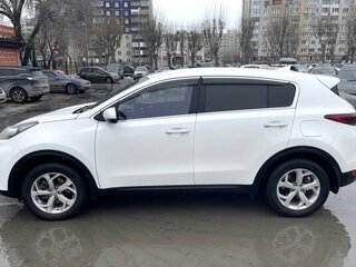 2021 Kia Sportage IV Рестайлинг, белый, 2600000 рублей, вид 5
