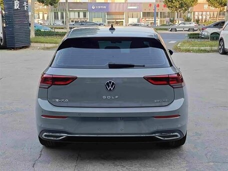 2023 Volkswagen Golf VIII, серый, 1890000 рублей, вид 4