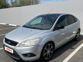 2010 Ford Focus II Рестайлинг, серебристый, 850000 рублей, вид 4