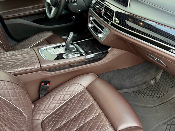 2021 BMW 7 серии Long 740Li xDrive VI (G11/G12) Рестайлинг, белый, 8900000 рублей - вид 19