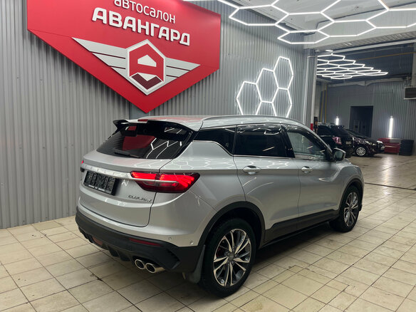 2021 Geely Coolray I, серебристый, 1670000 рублей - вид 2
