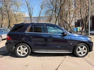 2014 Mercedes-Benz M-Класс 400 III (W166), синий, 2200000 рублей, вид 2