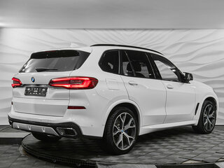 2019 BMW X5 30d IV (G05/G18), белый, 6850000 рублей, вид 4