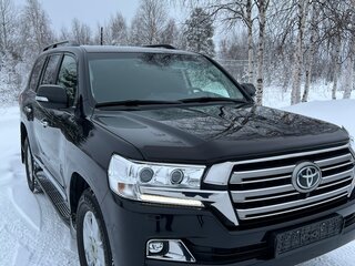 2016 Toyota Land Cruiser 200 Series Рестайлинг 2, чёрный, 8000000 рублей, вид 3