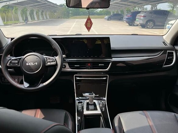 2022 Kia KX3, белый, 1400001 рублей - вид 11