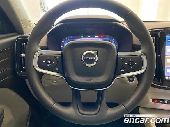 2025 Volvo XC40 I Рестайлинг, белый, 5290000 рублей - вид 11