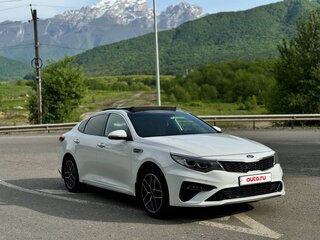 2019 Kia Optima IV Рестайлинг, белый, 2000000 рублей, вид 2