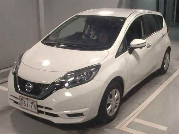 2017 Nissan Note II Рестайлинг, белый, 750000 рублей - вид 2