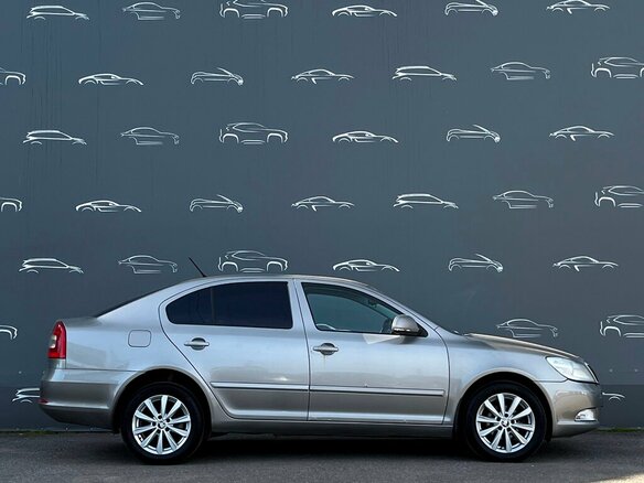 2012 Skoda Octavia II (A5) Рестайлинг, серебристый, 375500 рублей - вид 9