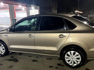 2017 Volkswagen Polo V Рестайлинг, бежевый, 750000 рублей, вид 4