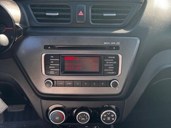 2015 Kia Rio III Рестайлинг, белый, 750000 рублей - вид 12