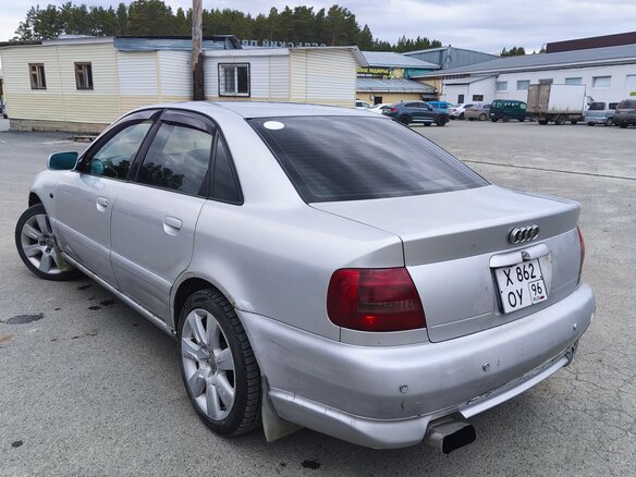 2000 Audi A4 I (B5) Рестайлинг, серый, 370000 рублей - вид 4