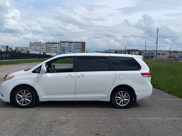 2010 Toyota Sienna III, белый, 1800000 рублей - вид 5