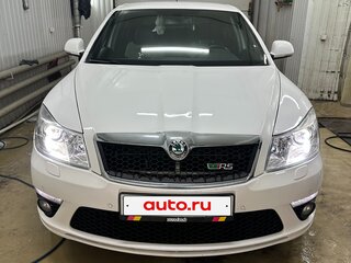 2011 Skoda Octavia RS II Рестайлинг, белый, 1630000 рублей, вид 1