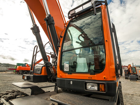 2025 Develon DX210W, золотистый, 17100000 рублей, вид 3