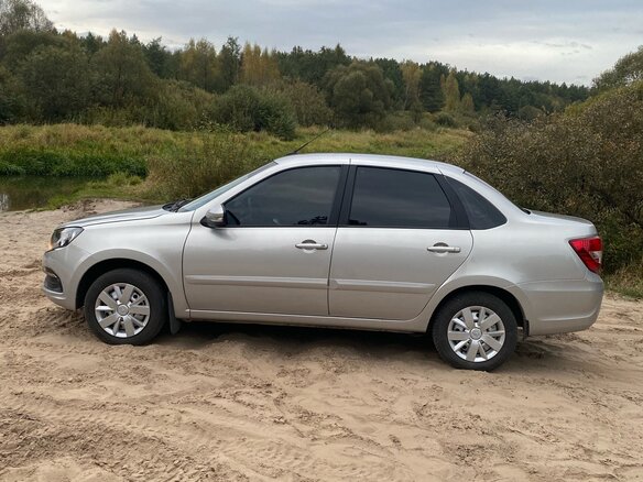 2019 Lada (ВАЗ) Granta I Рестайлинг, серебристый, 900000 рублей - вид 2
