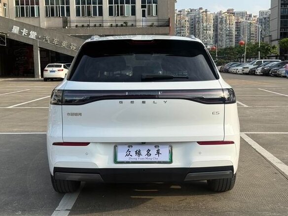 2026 Geely Galaxy E5 60.22 kWh, белый, 3450000 рублей - вид 4