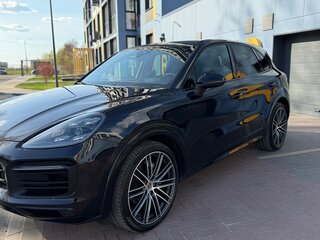 2019 Porsche Cayenne III, чёрный, 5800000 рублей, вид 2