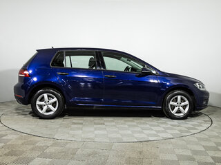 2018 Volkswagen Golf VII Рестайлинг, синий, 1529700 рублей, вид 4