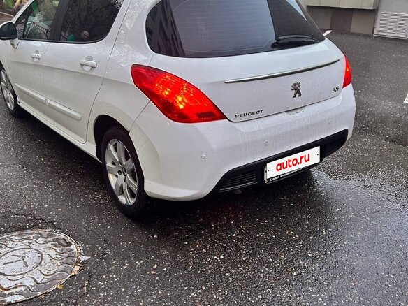 2011 Peugeot 308 I Рестайлинг, белый, 550000 рублей - вид 3