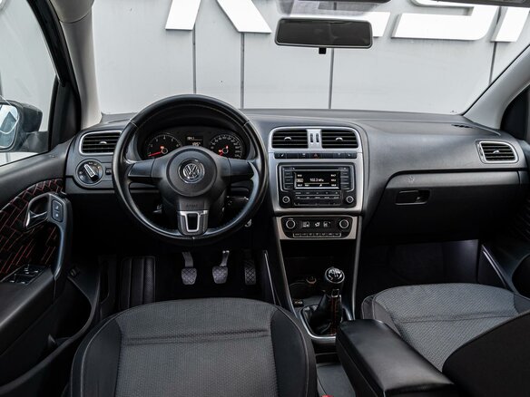 2017 Volkswagen Polo V Рестайлинг, чёрный - вид 5