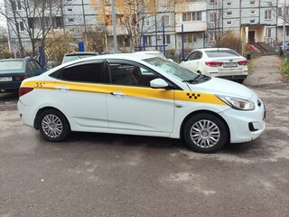 2013 Hyundai Solaris I, белый, 400000 рублей, вид 4