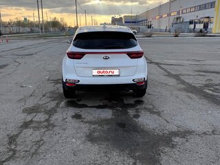 2019 Kia Sportage IV Рестайлинг, белый, 2115000 рублей, вид 4