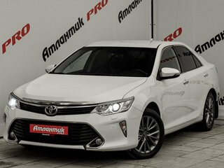 2017 Toyota Camry VII (XV50) Рестайлинг 2, белый, 2420000 рублей, вид 1