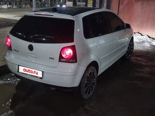 2009 Volkswagen Polo IV Рестайлинг, белый, 470000 рублей, вид 3
