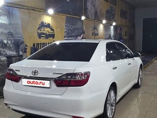 2015 Toyota Camry VII (XV50) Рестайлинг, белый, 1980000 рублей, вид 3