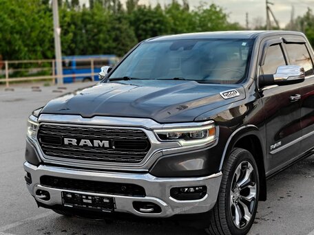 2022 Ram 1500 Crew Cab V, серый, 7600000 рублей, вид 2