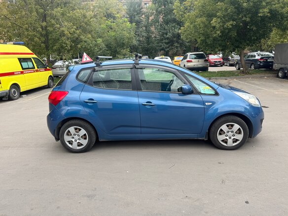 2014 Kia Venga 5-speed I, синий, 700000 рублей - вид 3