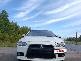 2013 Mitsubishi Lancer X Рестайлинг, белый, 590000 рублей, вид 4