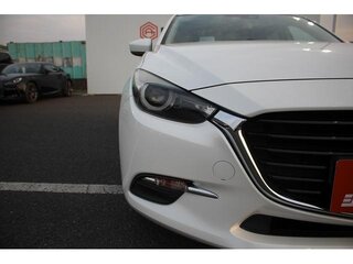 2017 Mazda Axela III Рестайлинг, белый, 1040005 рублей, вид 5