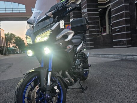 2015 Yamaha MT-09 Tracer (FJ-09), серый, 739000 рублей, вид 3