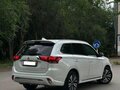 2022 Mitsubishi Outlander III Рестайлинг 3, белый - вид 3