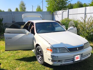 1997 Toyota Mark II VIII (X100), белый, 690000 рублей, вид 3