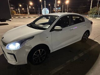 2018 Kia Rio IV, белый, 1200000 рублей, вид 1
