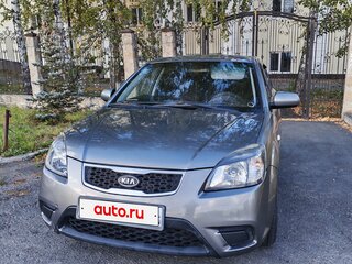 2011 Kia Rio II Рестайлинг, серебристый, 480000 рублей, вид 1