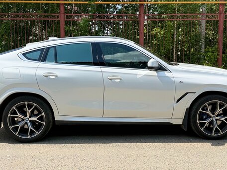 2022 BMW X6 40i III (G06), белый, 9800000 рублей, вид 5