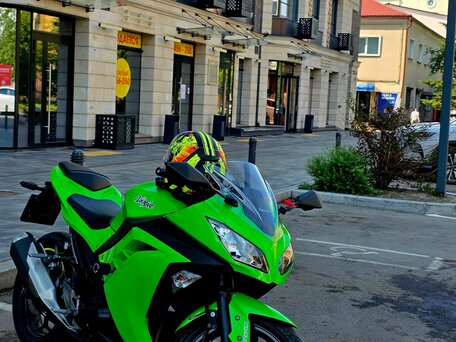2012 Kawasaki Ninja 300, зелёный, 300000 рублей, вид 1