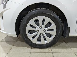 2021 Kia Rio IV Рестайлинг, белый, 1725000 рублей, вид 5