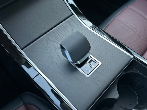 2025 Land Rover Range Rover Evoque II Рестайлинг, чёрный - вид 14