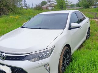 2017 Toyota Camry VII (XV50) Рестайлинг 2, белый, 2200000 рублей, вид 1