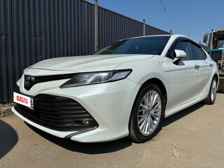 2020 Toyota Camry VIII (XV70), белый, 1999999 рублей, вид 1