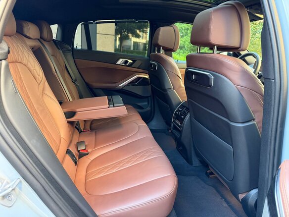 2024 BMW X6 40i III (G06) Рестайлинг, серый - вид 27