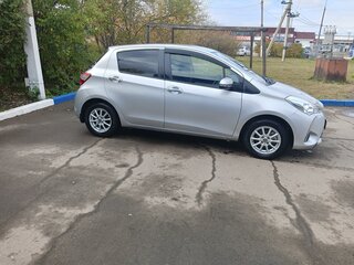 2017 Toyota Vitz III (XP130) Рестайлинг, серебристый, 860000 рублей, вид 2