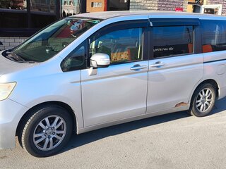 2012 Honda Stepwgn IV Рестайлинг, серебристый, 1700000 рублей, вид 4