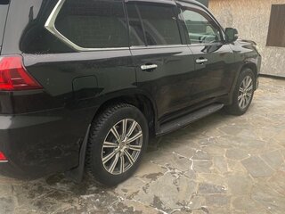 2017 Lexus LX 570 III Рестайлинг 2, чёрный, 8600000 рублей, вид 3