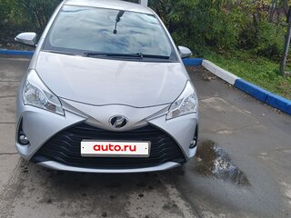 2017 Toyota Vitz III (XP130) Рестайлинг, серебристый, 860000 рублей, вид 1
